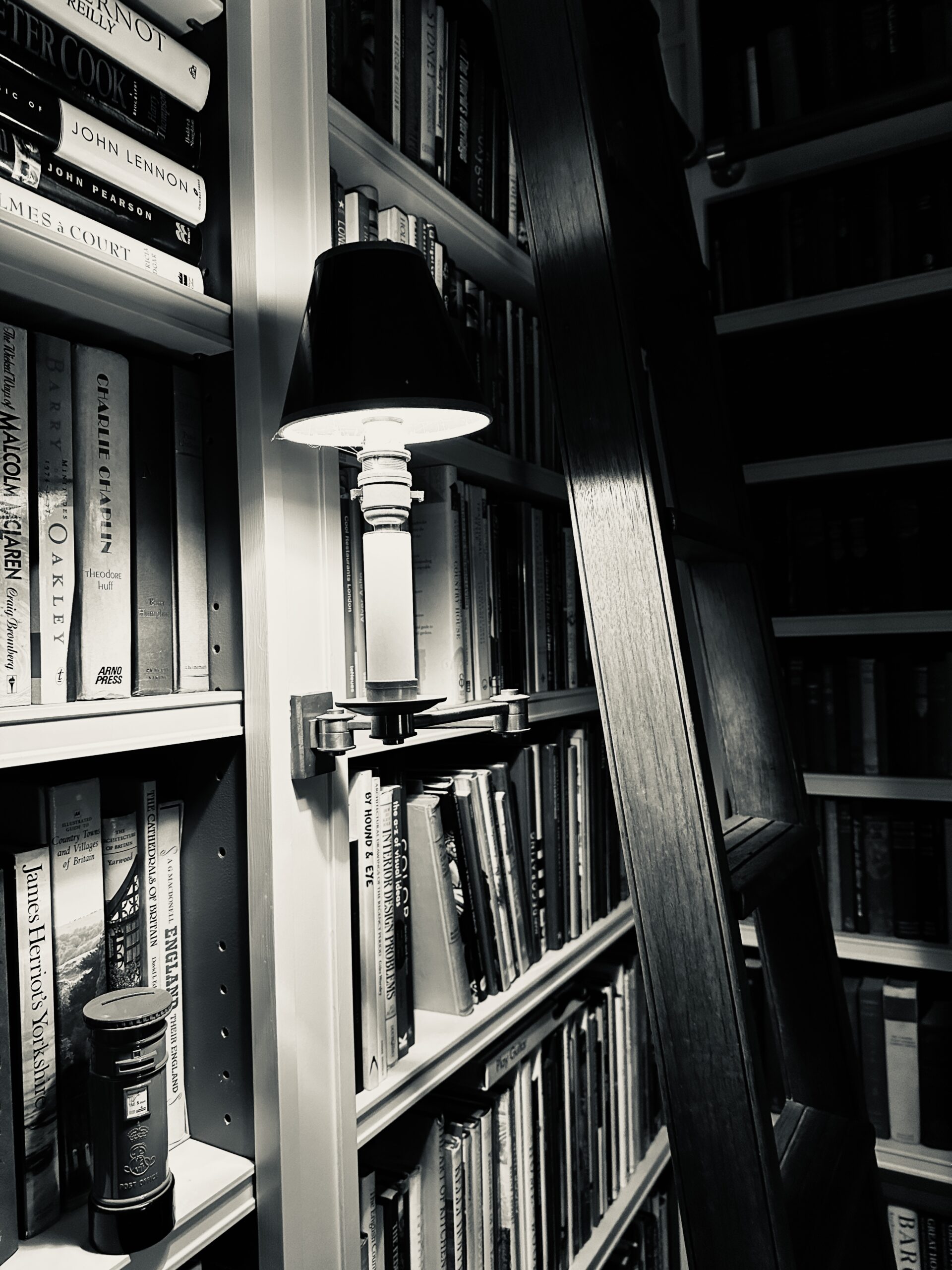 Amos Groth's home library and study, featuring bespoke bookcases designed by Groth & Sons.